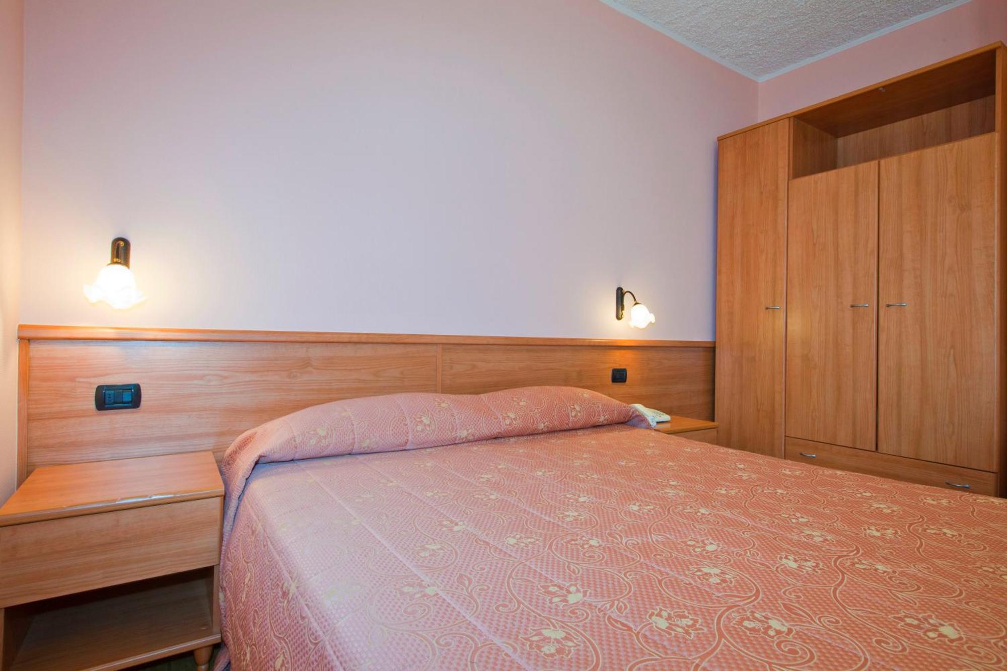 Hotel Migliorati カスティオーネ・デッラ・プレゾラーナ 部屋 写真